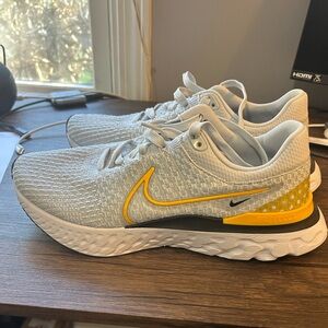 Nike Men’s React FlyKnit - Gray and Yellow- 11